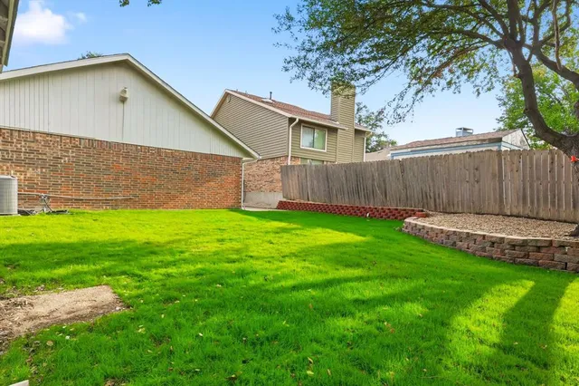 $2,100 | 4813 Via Ventura, Mesquite, TX 75150