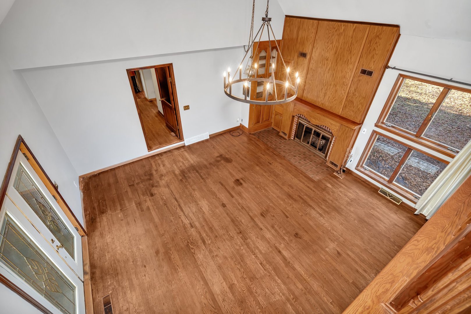13070 McKanna Road Minooka, IL 60447 - Photo 13 of 43 a room with wooden floor and furniture