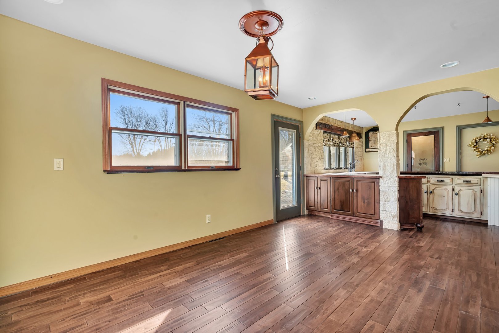 13070 McKanna Road Minooka, IL 60447 - Photo 25 of 43 a view of a livingroom with wooden floor