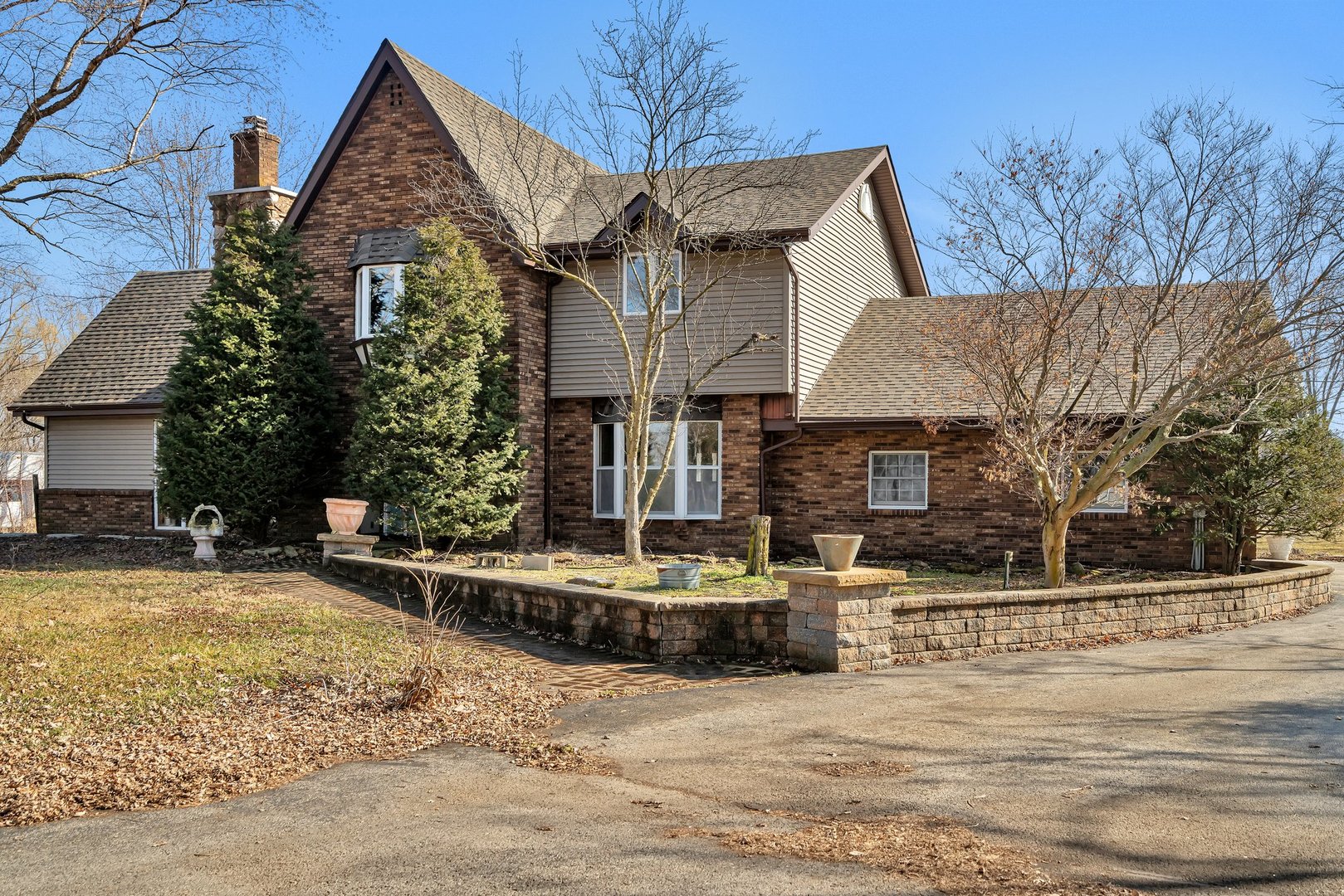 13070 McKanna Road Minooka, IL 60447 - Photo 3 of 43 a front view of a house with garden