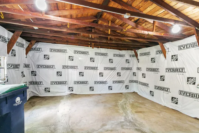 a picture of a bench in a cabinet