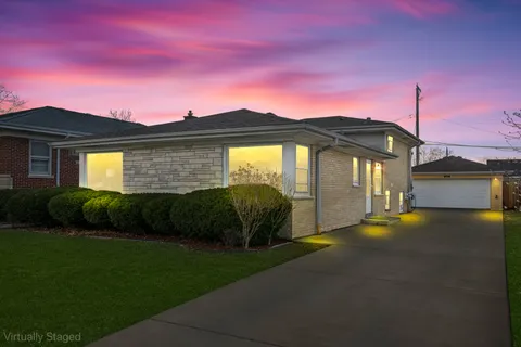 $425,000 | 2610 Sunnyside Avenue, Westchester, IL 60154