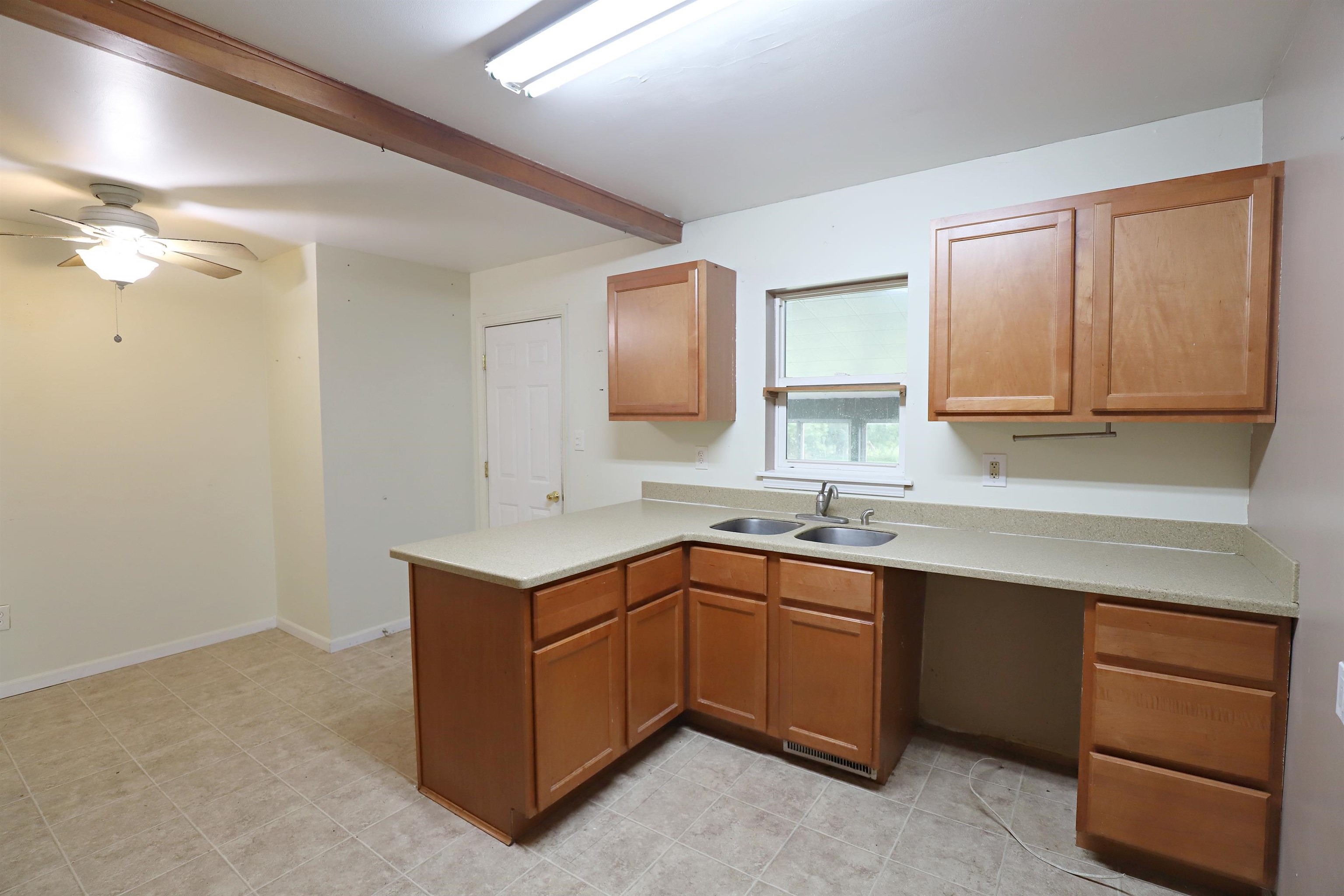 1409 Coutant Street Flushing, MI 48433 - Photo 7 of 26