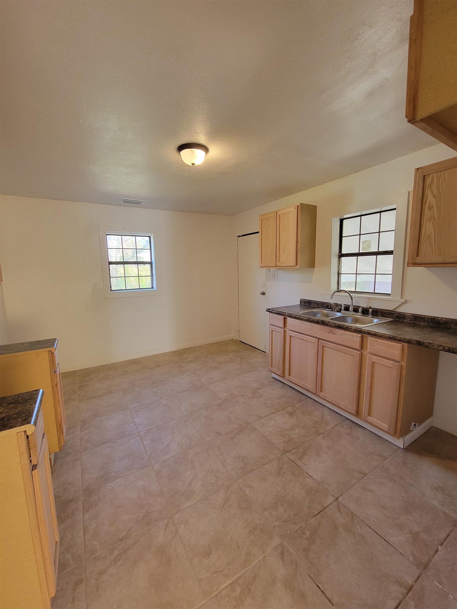 136 North Street Mobile, AL 36610 - Photo 3 of 13