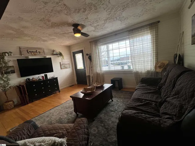 $249,900 | 713 Cross Anchor Road, Woodruff, SC 29388