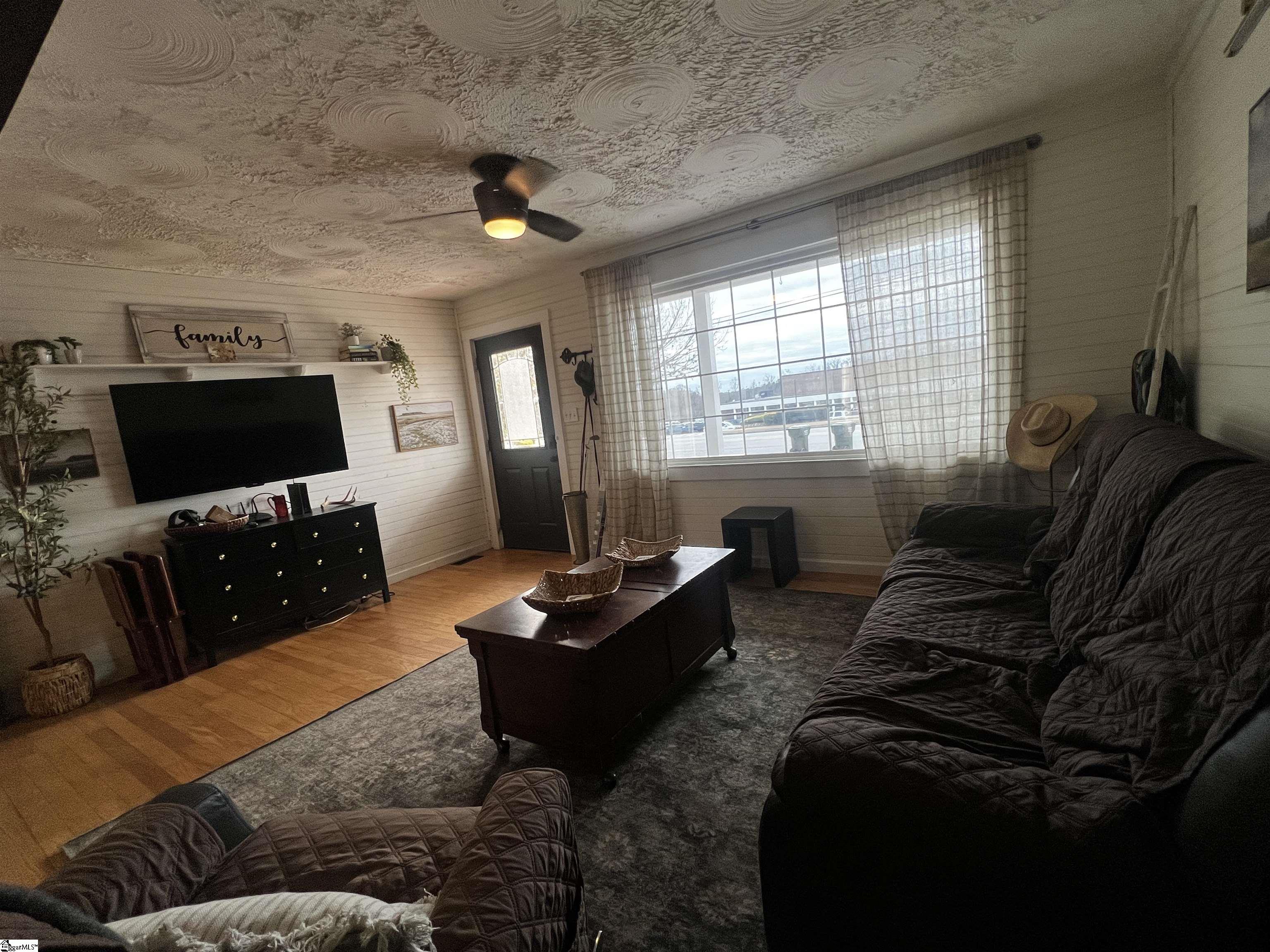 713 Cross Anchor Road Woodruff, SC 29388 - Photo 5 of 24 Gallery Image 5