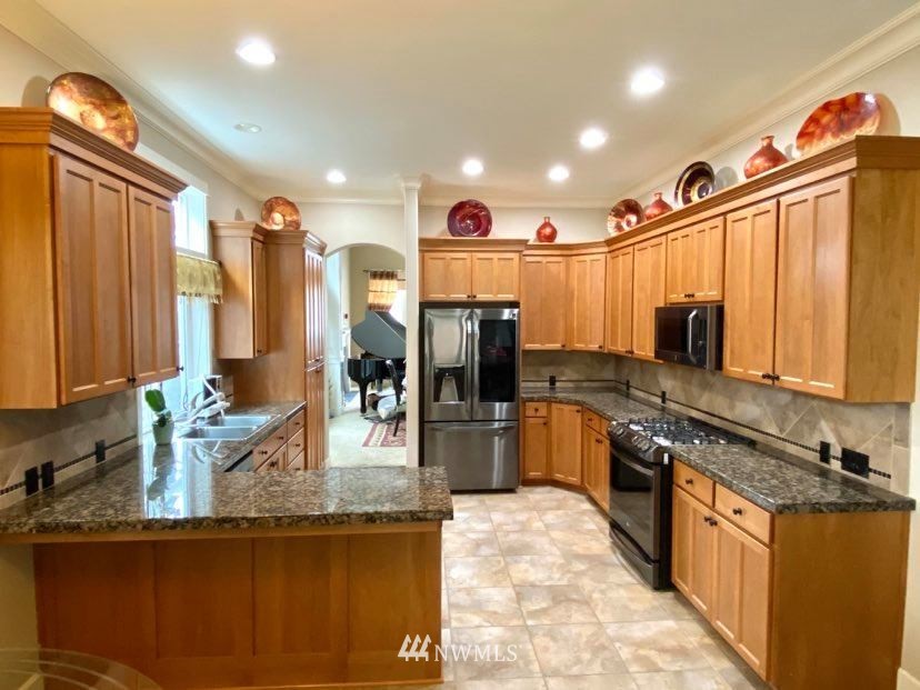 725 South 38th Court Renton, WA 98055 - Photo 5 of 37