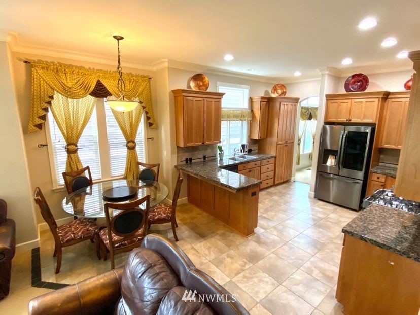725 South 38th Court Renton, WA 98055 - Photo 8 of 37