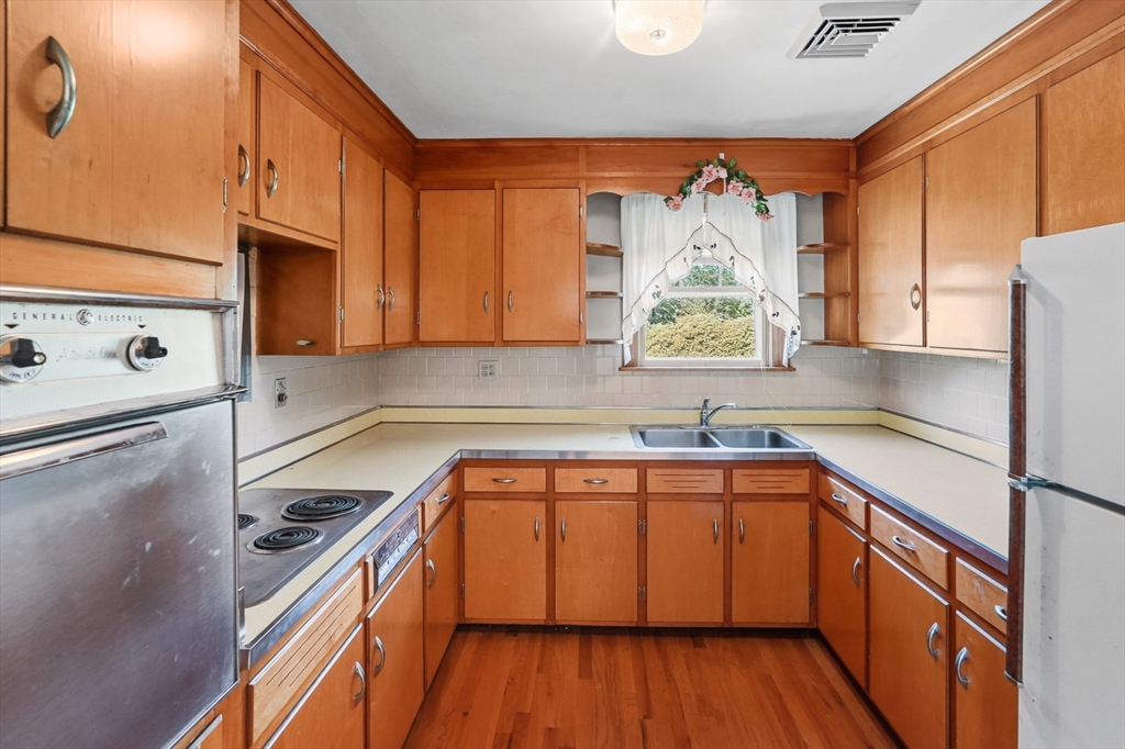 77 West Main Street Dudley, MA 01571 - Photo 31 of 42