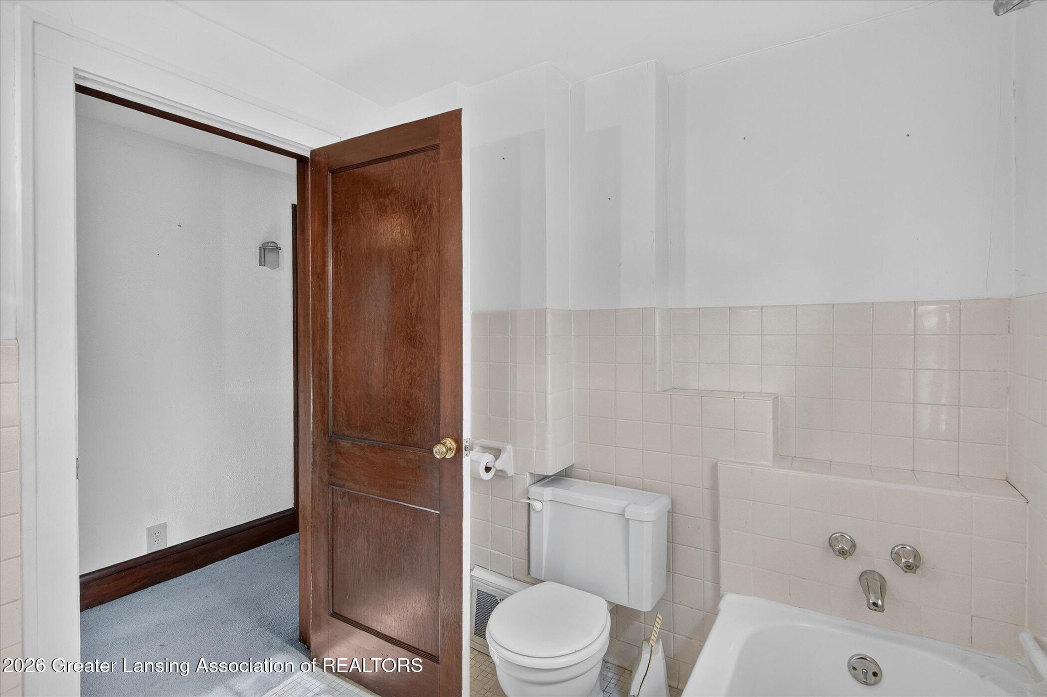 709 Rock Street Jackson, MI 49202 - Photo 33 of 53 32-709-Rock-St-WindowStill
