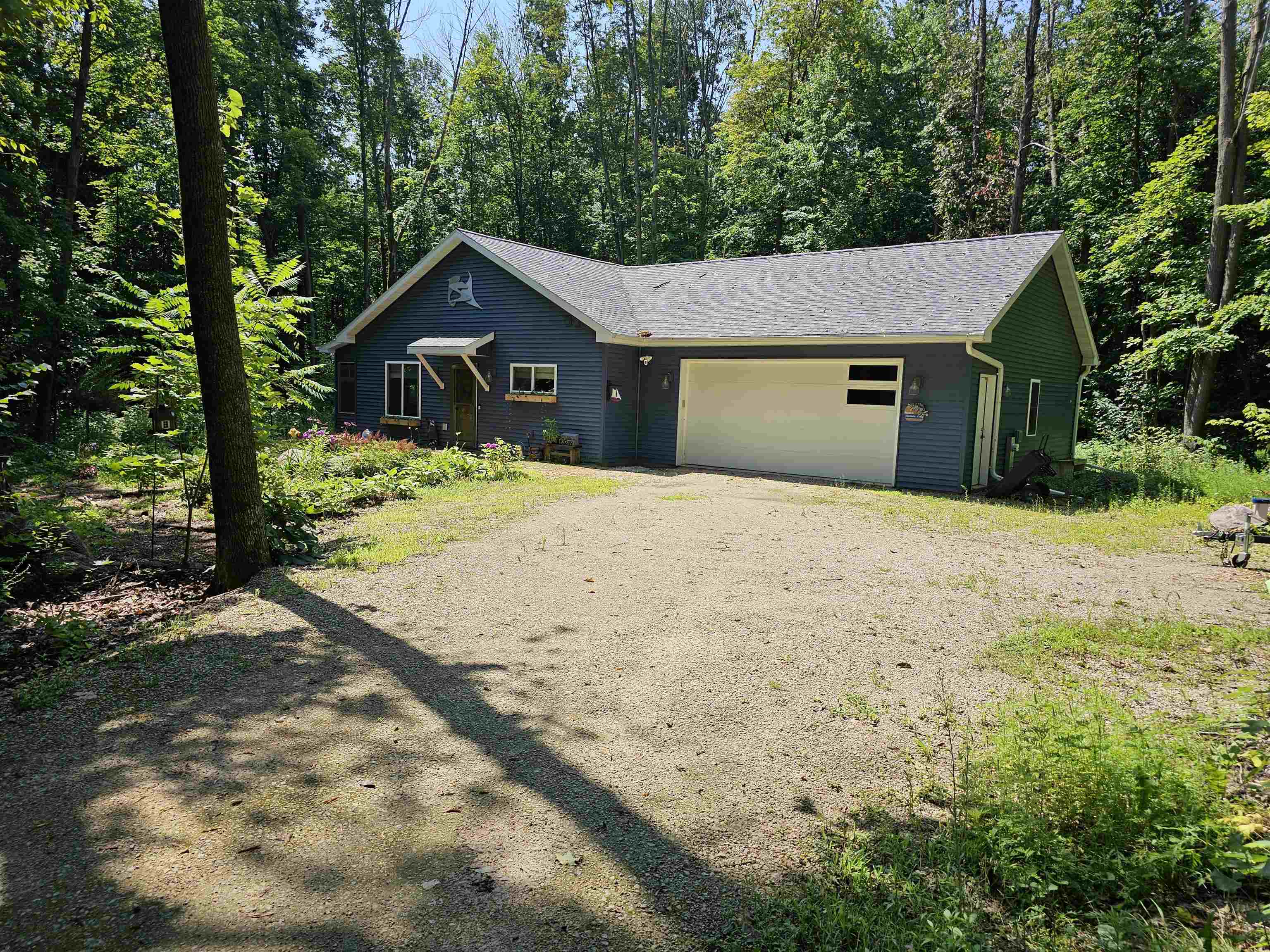 E8249 Stage Road New London, WI 54961 - Photo 1 of 1 Gallery Image 1