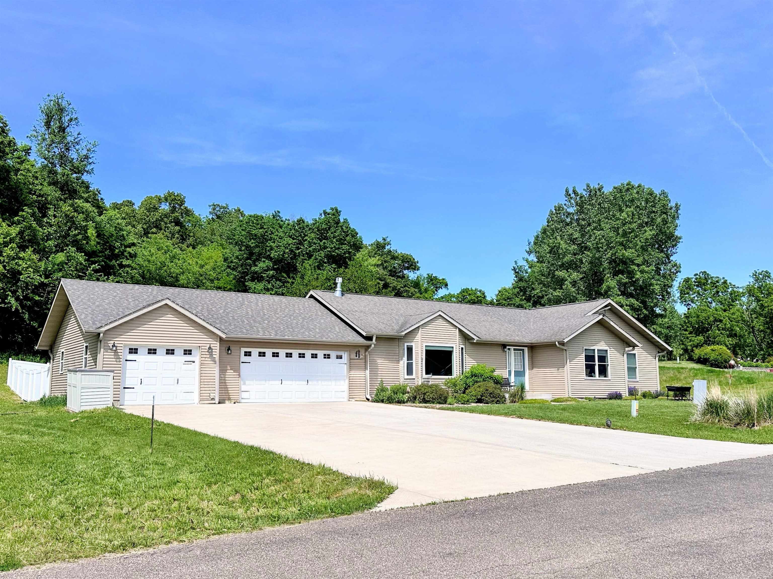 62144 Sugar Loaf Prairie du Chien, WI 53821 - Photo 1 of 28