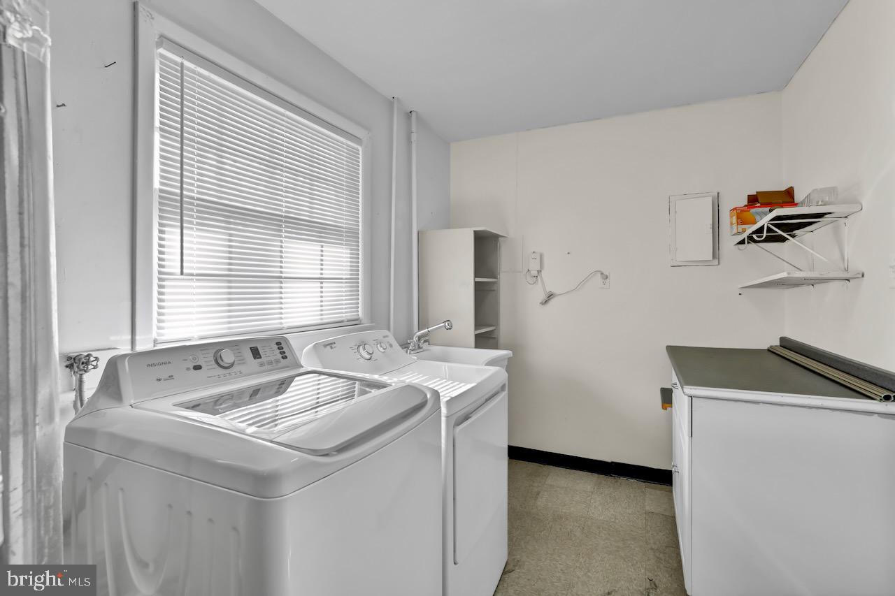 5608 Ottawa Road Centreville, VA 20120 - Photo 15 of 16 Laundry room