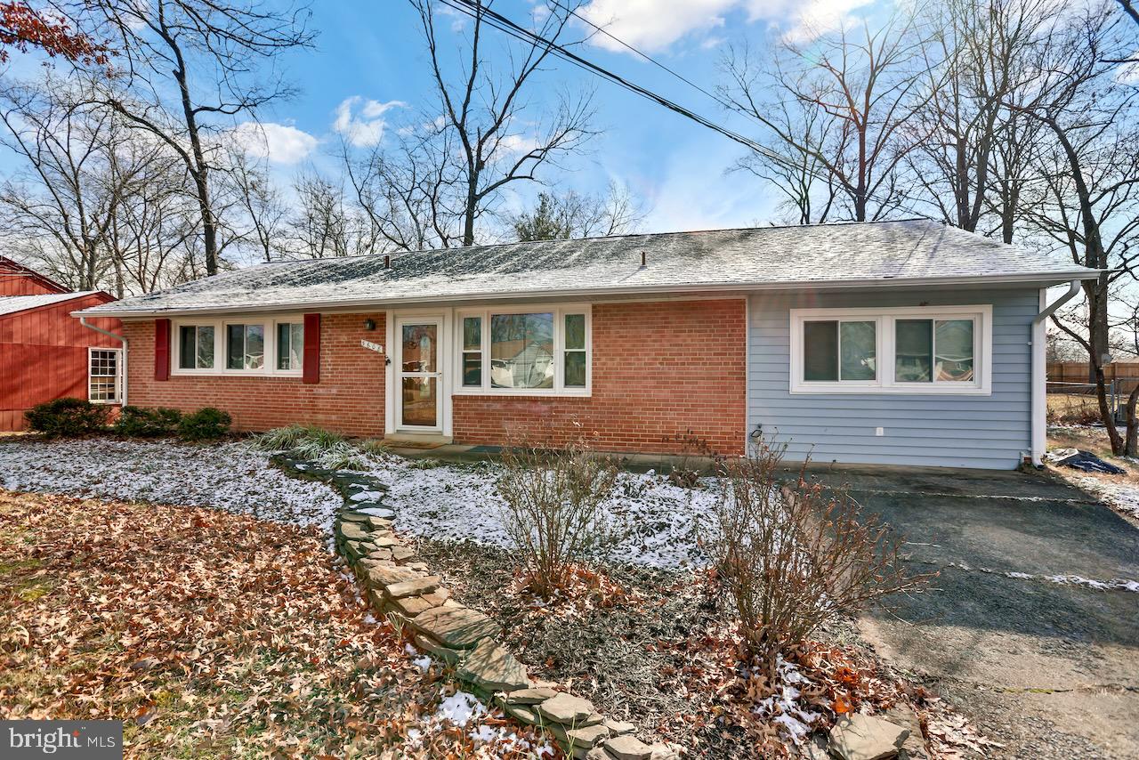 5608 Ottawa Road Centreville, VA 20120 - Photo 2 of 16 Exterior front