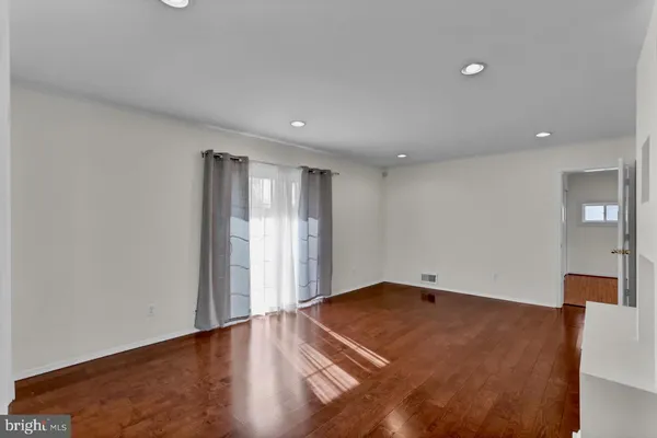 $2,900 | 5608 Ottawa Road, Centreville, VA 20120