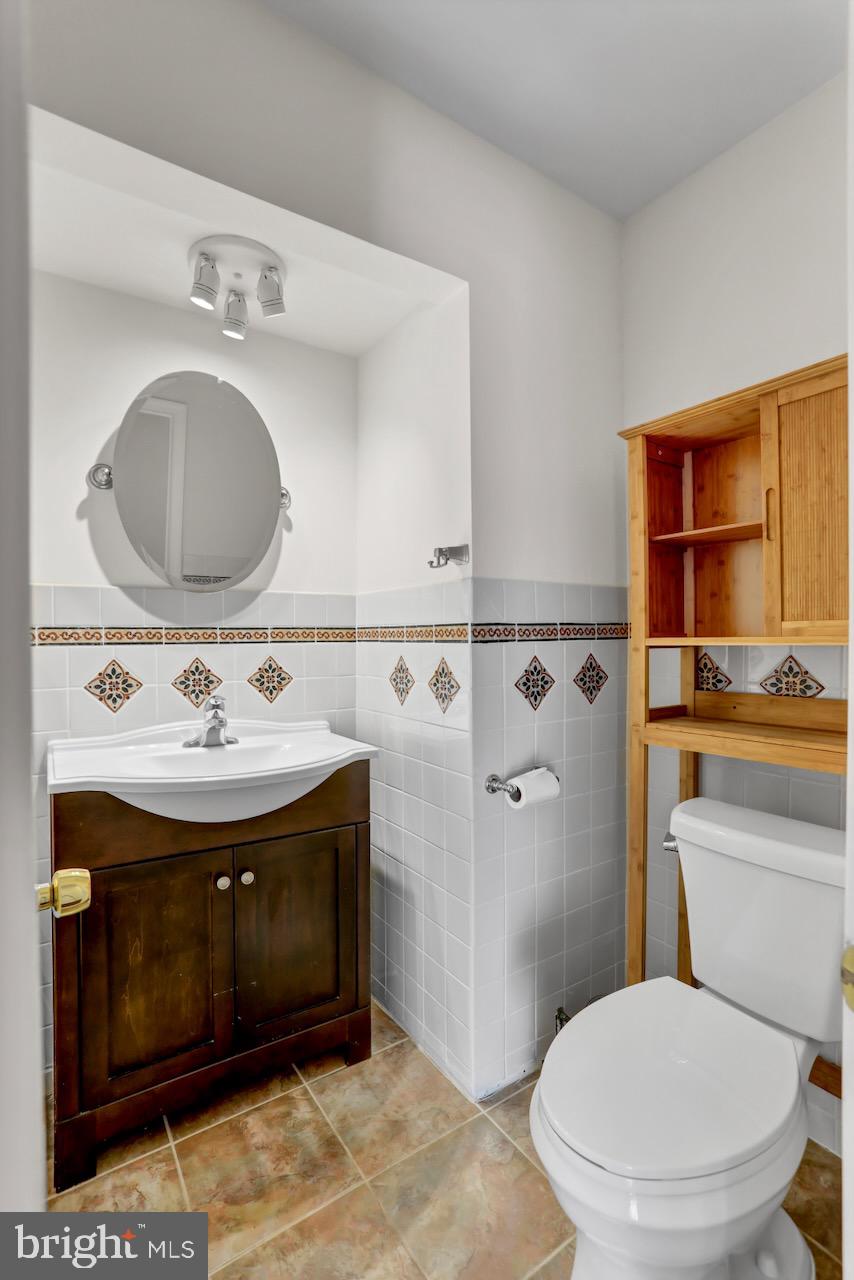 5608 Ottawa Road Centreville, VA 20120 - Photo 10 of 16 Half bath