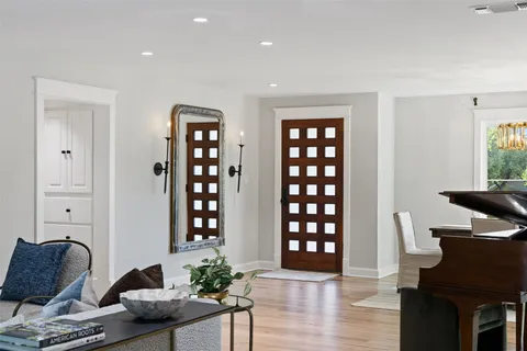 $1,075,000 | 8805 Point W Drive, Austin, TX 78759
