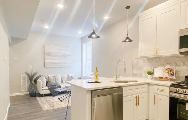 $2,900 | 93 Roosevelt Avenue, Unit 3L, Jersey City, NJ 07304