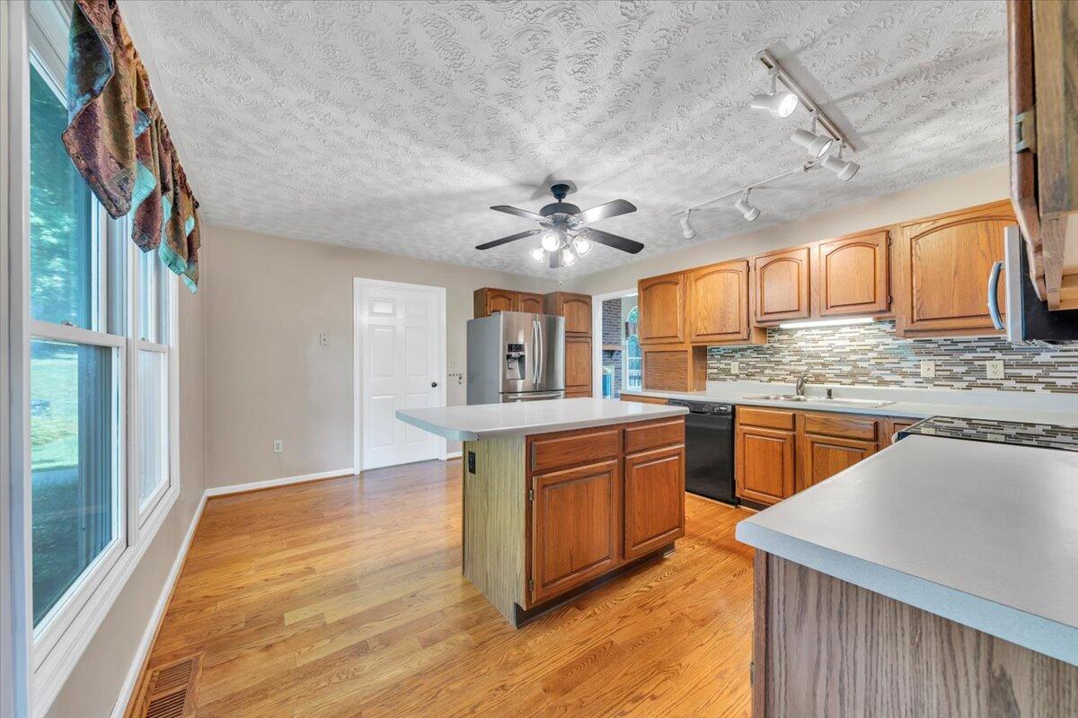 5145 Bradshaw Road Salem, VA 24153 - Photo 28 of 93 16-MIB01884