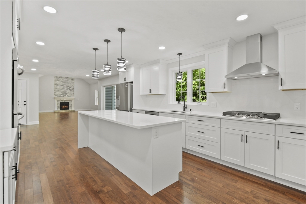 47 Barrows Road Worcester, MA 01609 - Photo 2 of 42 Gallery Image 2