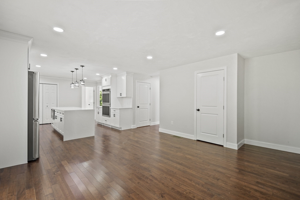 47 Barrows Road Worcester, MA 01609 - Photo 4 of 42 Gallery Image 4