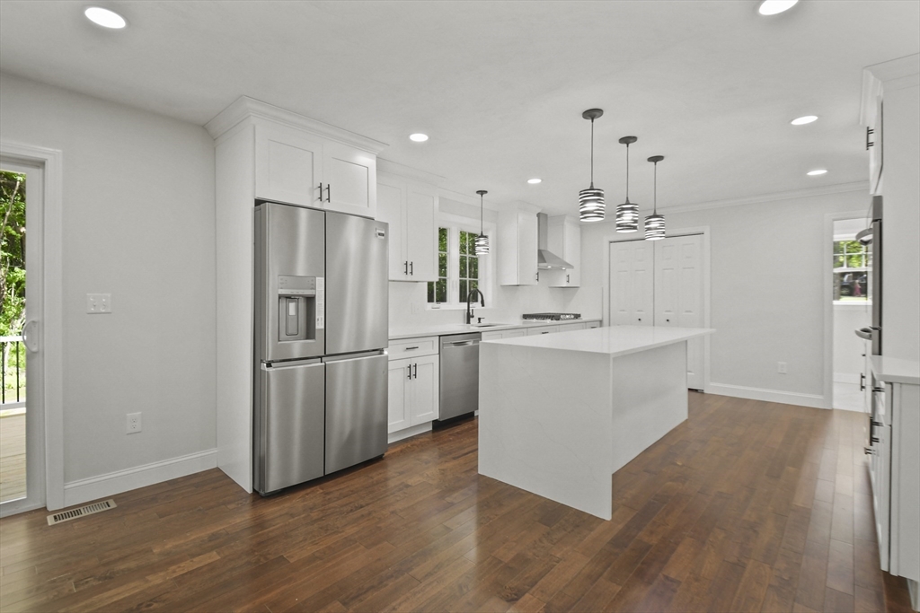 47 Barrows Road Worcester, MA 01609 - Photo 5 of 42 Gallery Image 5