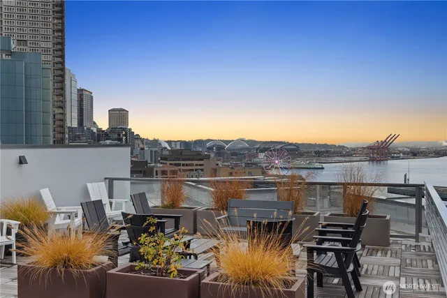 $2,200 | 2319 1st Avenue, Unit 203, Seattle, WA 98121