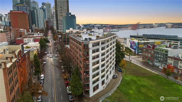 $2,200 | 2319 1st Avenue, Unit 203, Seattle, WA 98121