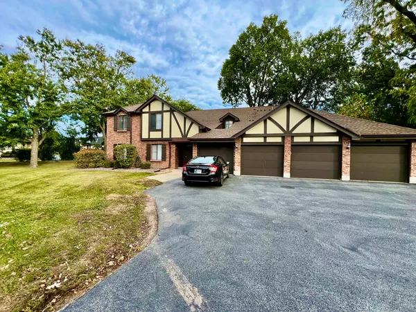 $237,900 | 8246 Holly Court, Unit D, Palos Hills, IL 60465