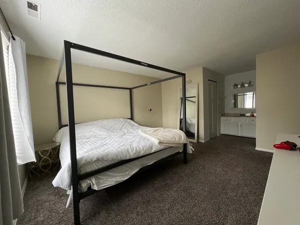 $237,900 | 8246 Holly Court, Unit D, Palos Hills, IL 60465