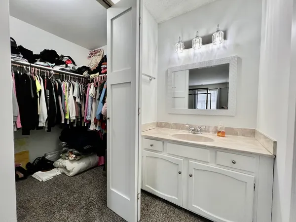 $237,900 | 8246 Holly Court, Unit D, Palos Hills, IL 60465