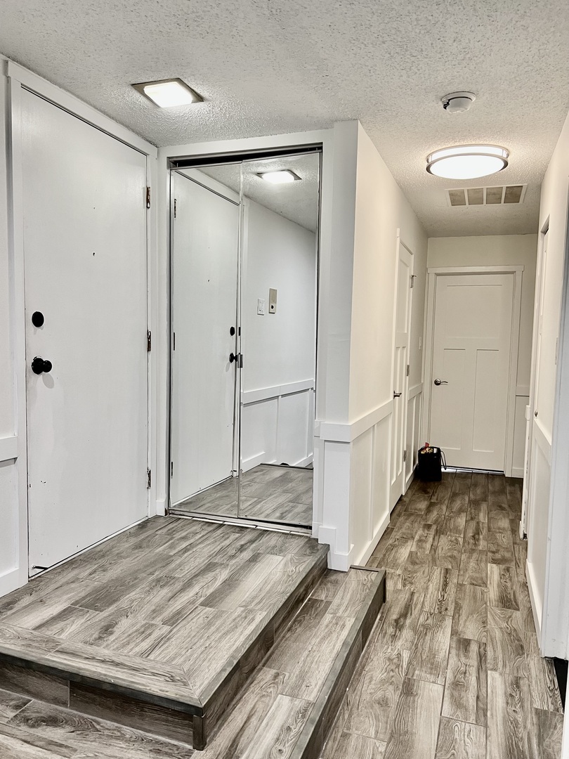 8246 Holly Court, Unit D Palos Hills, IL 60465 - Photo 4 of 23