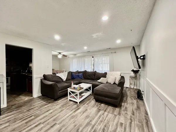 $237,900 | 8246 Holly Court, Unit D, Palos Hills, IL 60465