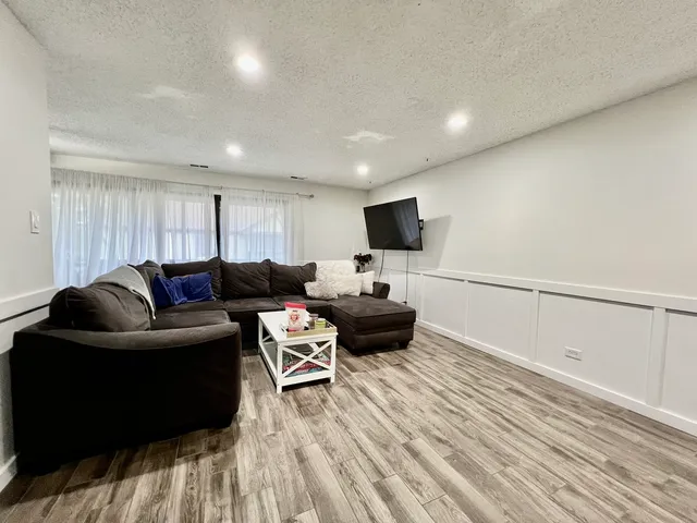 $249,000 | 8246 Holly Court, Unit D, Palos Hills, IL 60465