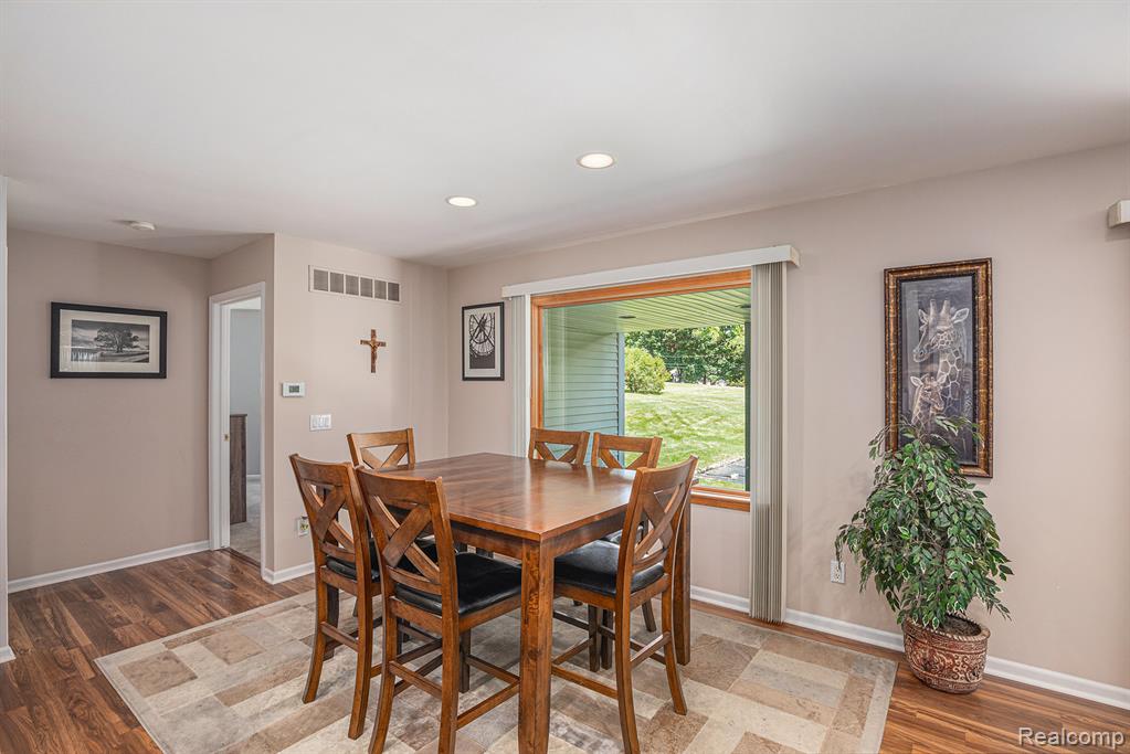 3074 Woodcrest Road Rochester Hills, MI 48309 - Photo 8 of 39