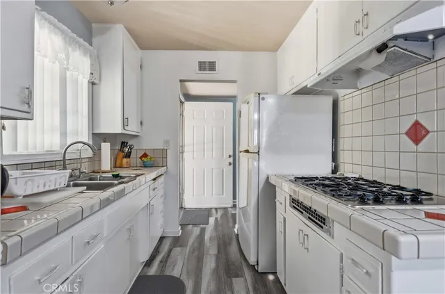 $840,000 | 11474 Gladstone Avenue, Sylmar, CA 91342