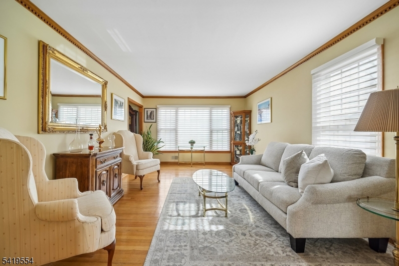 167 New Brook Lane Springfield, NJ 07081 - Photo 2 of 20