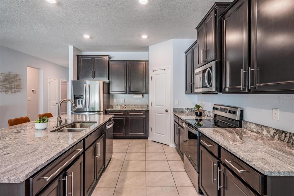 16619 Goose Ribbon Place Wimauma, FL 33598 - Photo 11 of 44