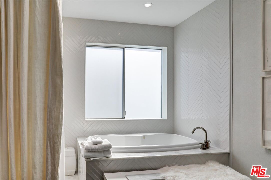 2425 Clement Avenue Venice, CA 90291 - Photo 19 of 35