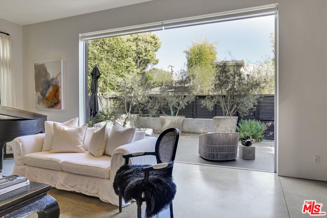 2425 Clement Avenue Venice, CA 90291 - Photo 5 of 35