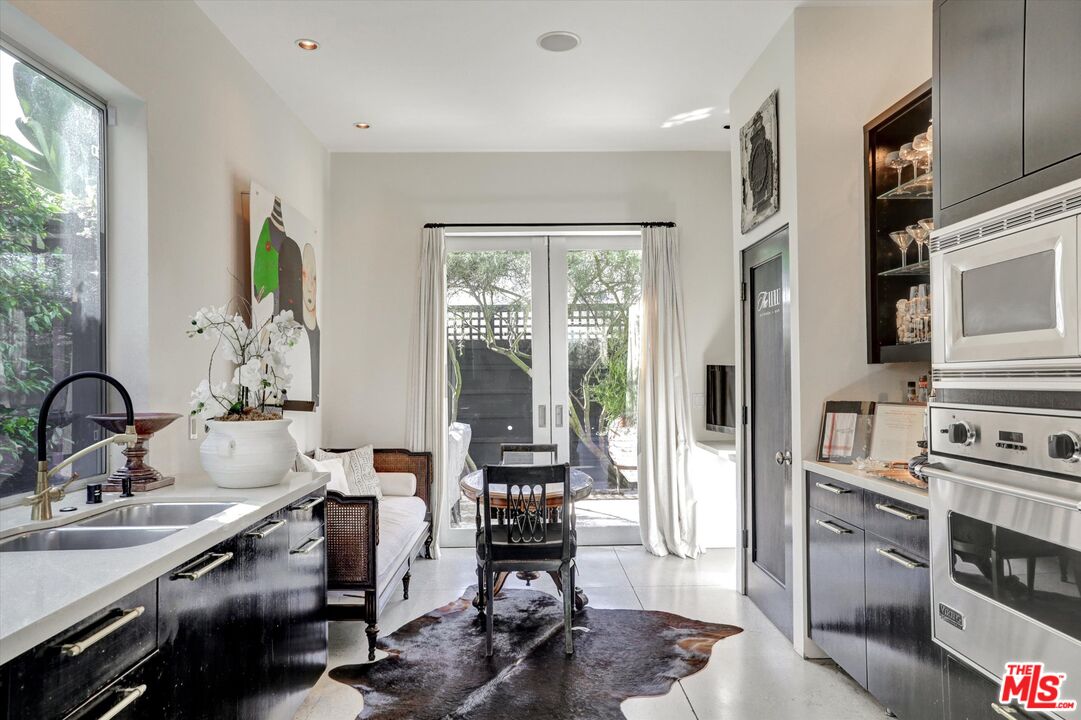 2425 Clement Avenue Venice, CA 90291 - Photo 7 of 25 a view of a kitchen with workspace and windows