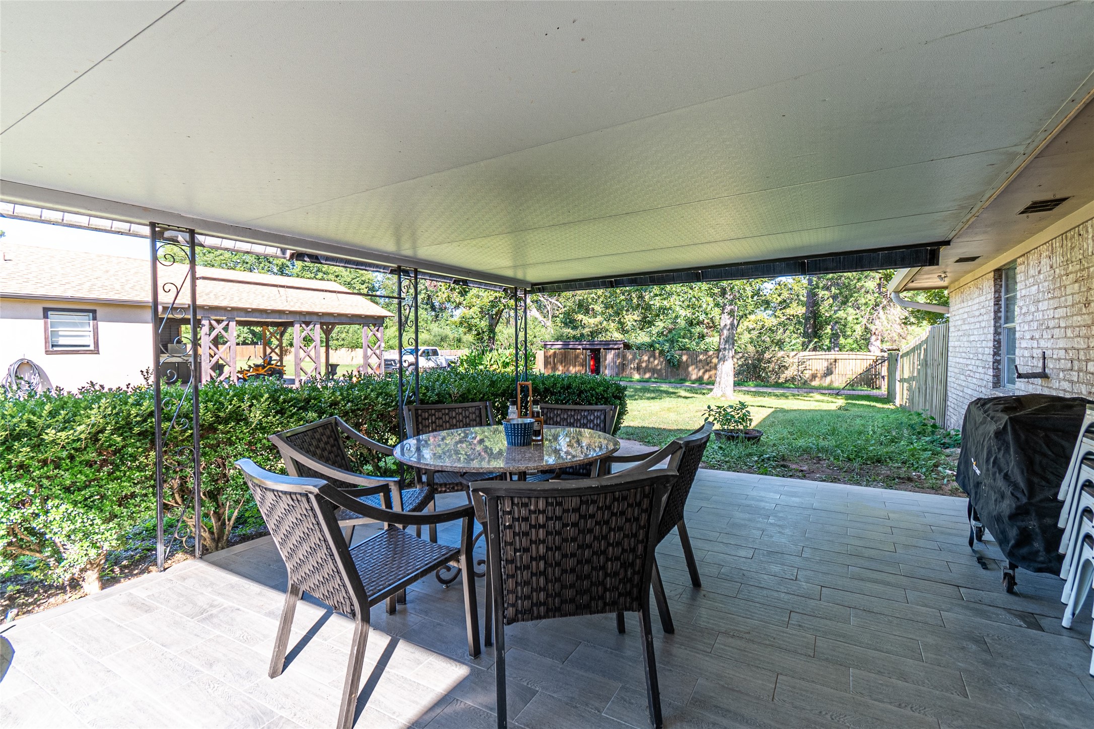 635 East Church Street Centerville, TX 75833 - Photo 21 of 33 a dining room with furniture and garden view