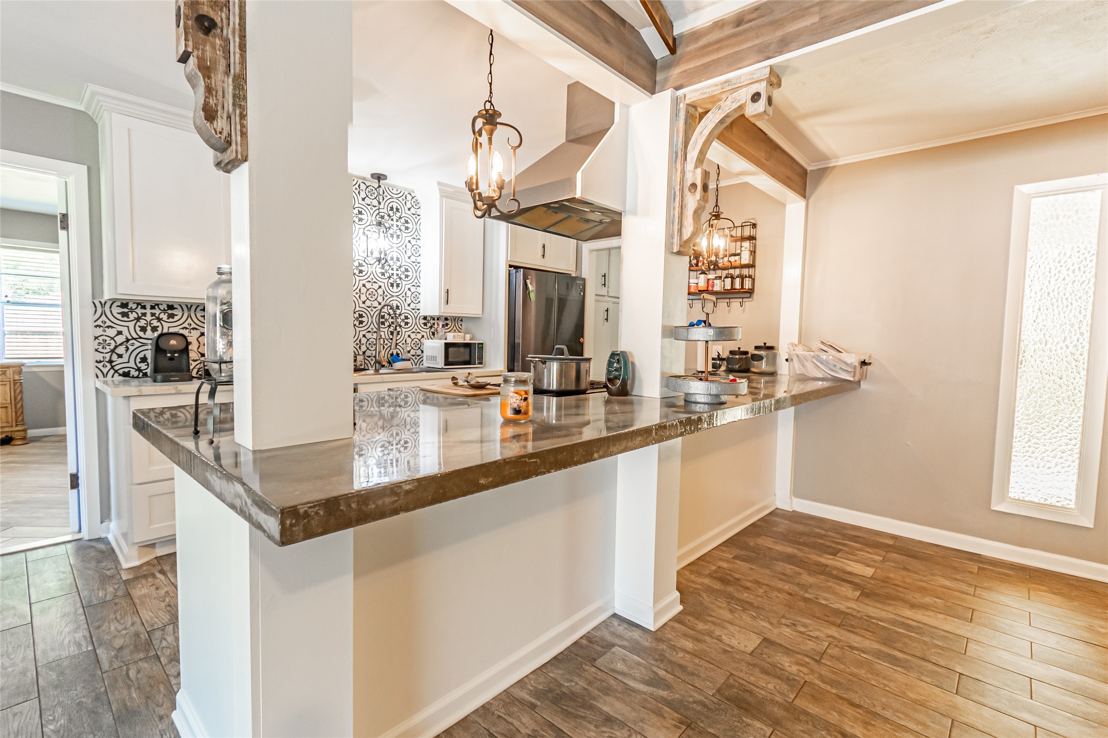 635 East Church Street Centerville, TX 75833 - Photo 6 of 33 a bathroom with a sink and a mirror