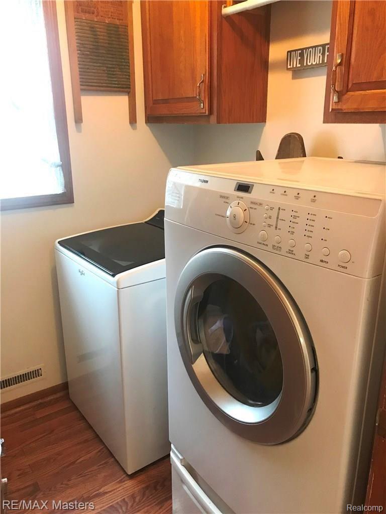 23205 Merriman Road New Boston, MI 48164 - Photo 19 of 49 Laundry Room