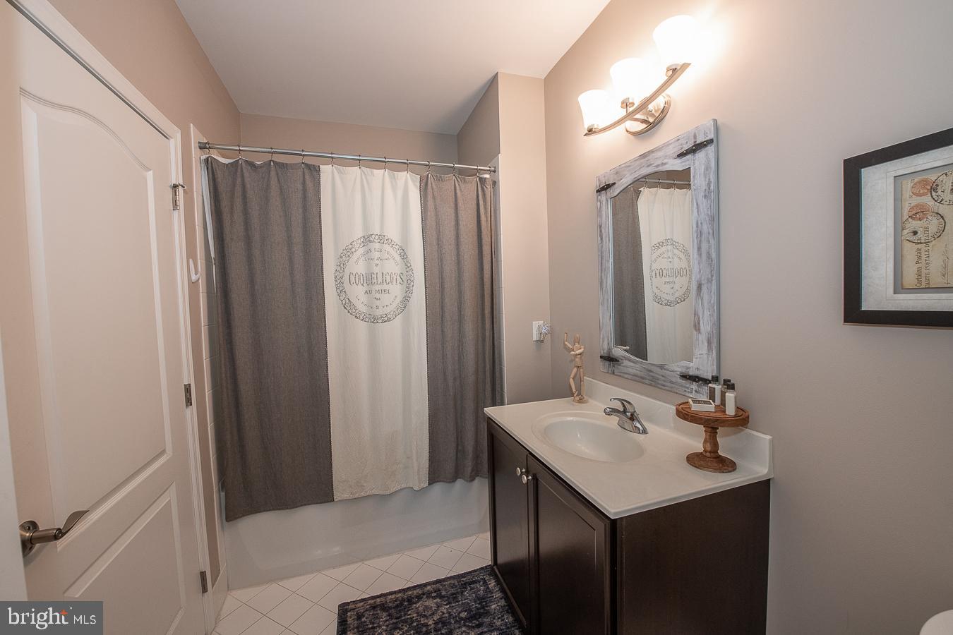 446 Carson Terrace Huntingdon Valley, PA 19006 - Photo 37 of 56 Bathroom #2