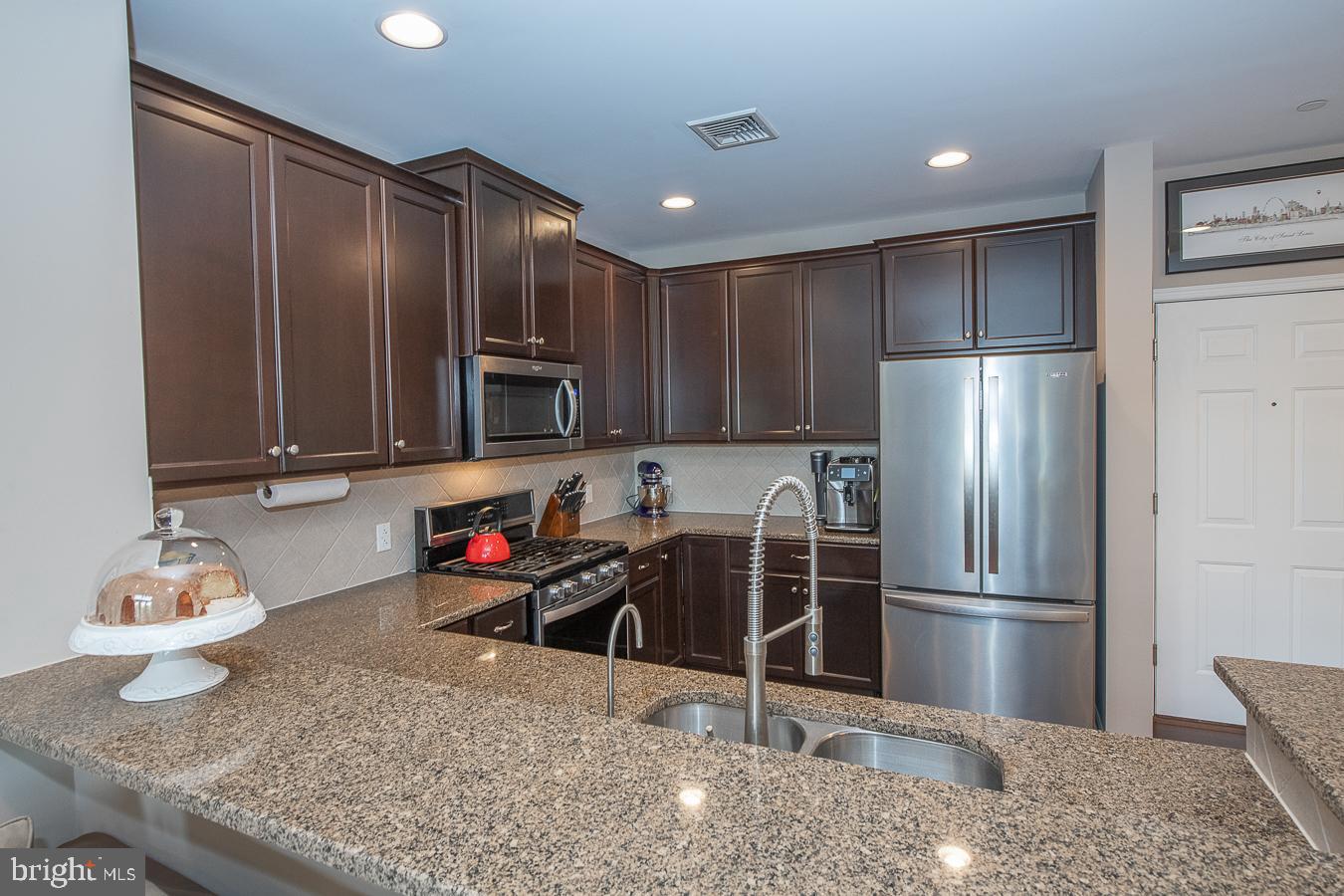 446 Carson Terrace Huntingdon Valley, PA 19006 - Photo 6 of 56 Kitchen