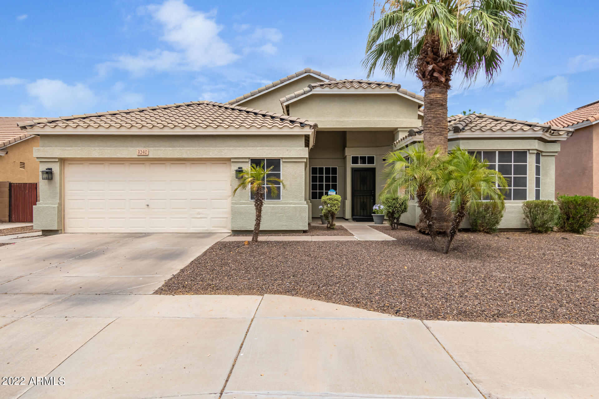 3240 West Vineyard Road Phoenix, AZ 85041 - Photo 3 of 36 2 - Vineyard