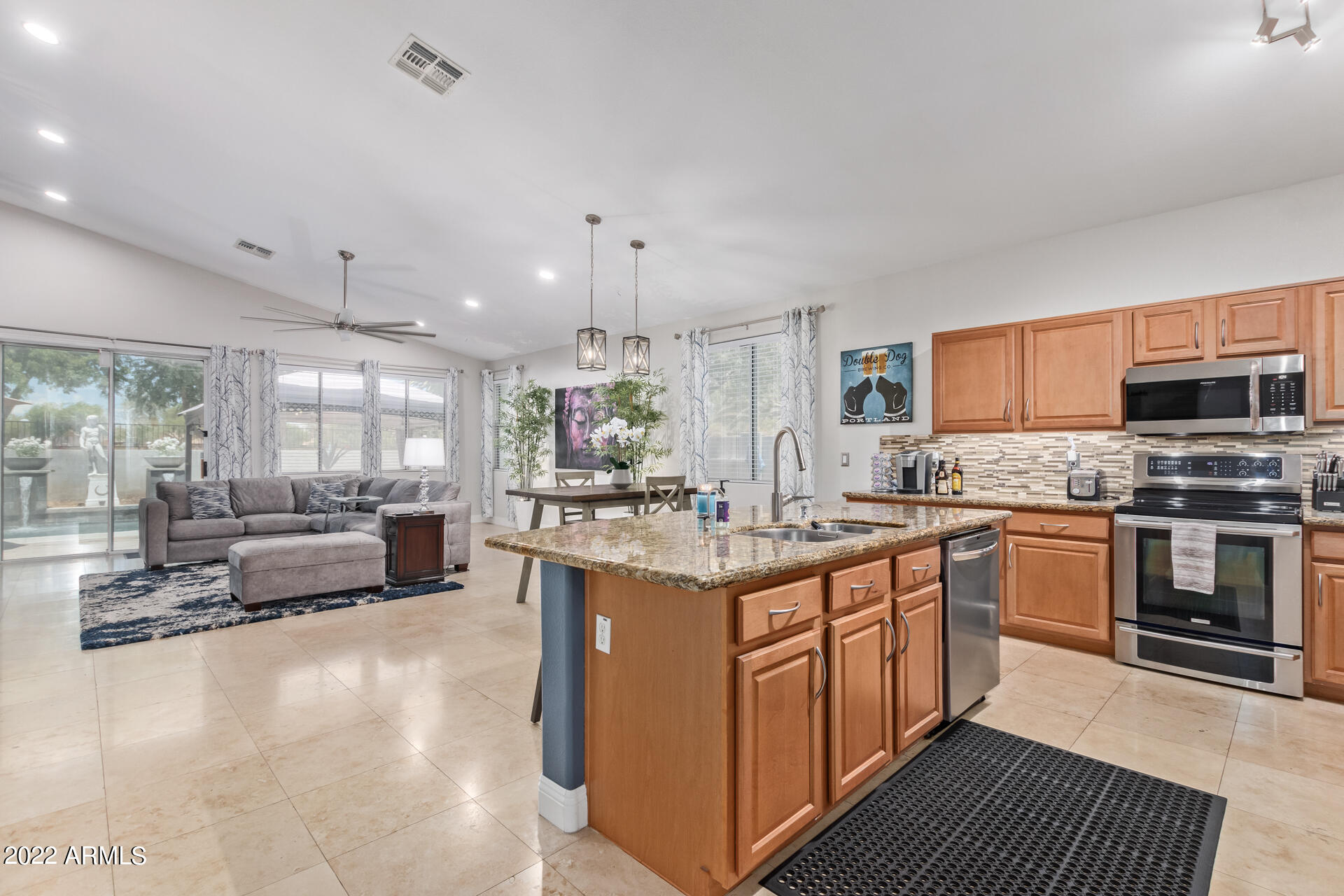 3240 West Vineyard Road Phoenix, AZ 85041 - Photo 9 of 36 15 - Vineyard