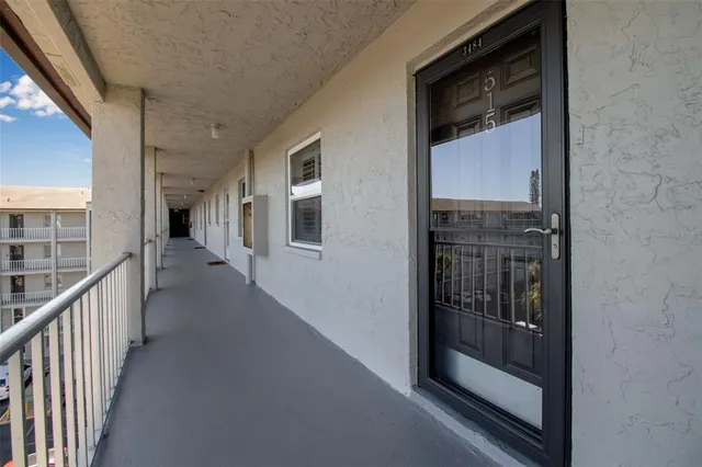 $199,900 | 3484 Lake Bayshore Drive, Unit P515, Bradenton, FL 34205