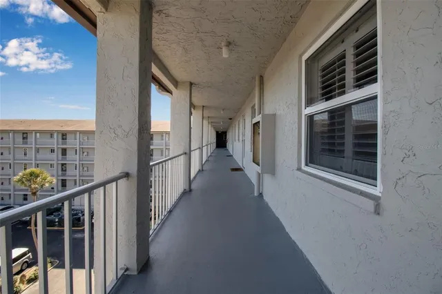 $199,900 | 3484 Lake Bayshore Drive, Unit P515, Bradenton, FL 34205